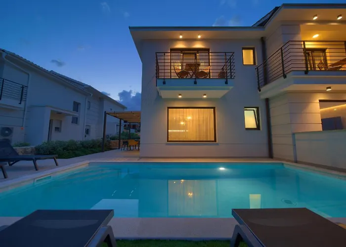 House Fra&la With Private Pool