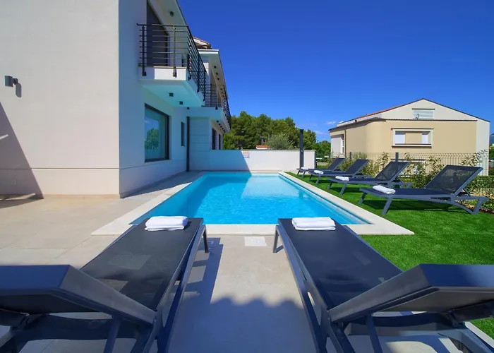 House Fra&la With Private Pool * Krk Town