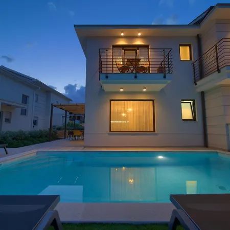 House Fra&la With Private Pool