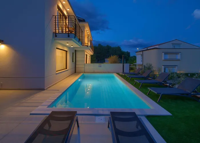House Fra&la With Private Pool Ferienhaus